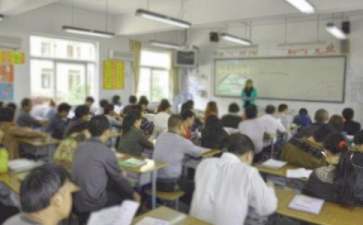 最新六年級家長會班主任發(fā)言稿